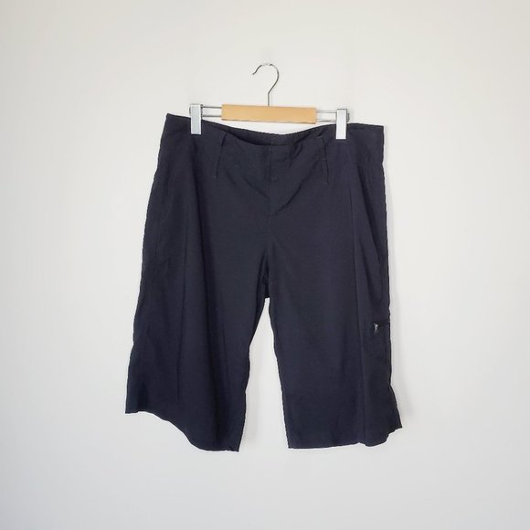 LULULEMON Black Bermuda Shorts - Picture 5 of 11